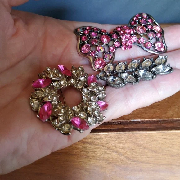 Set of Three Vintage Brooches with Pink and Gold Accents - Picture 4 of 4
